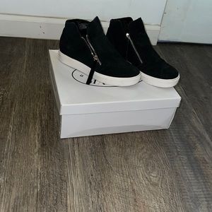 Barely worn Steve Madden size 6 caliber high top sneaker